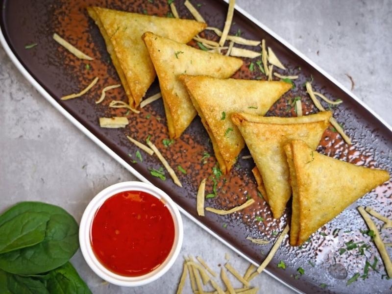 Traditional Indian samosa filled with spiced potatoes and peas served with mint and tamarind chutneys.