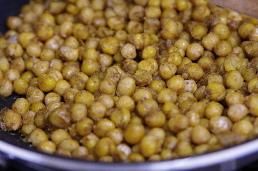 Close-up of crispy roasted chickpeas, a high-protein, low-carb snack ideal for diabetes management and balanced blood sugar.